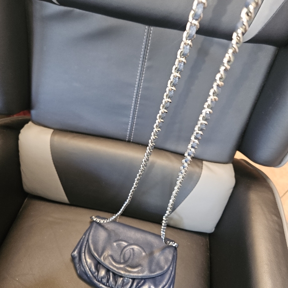 Authentic CHANEL half moon woc - Picture 4 of 6